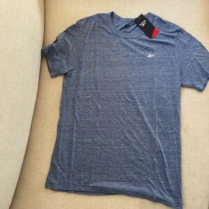 Reebok men t- shirt. Size large. NWT